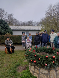 Frigyes atya és a hívek 