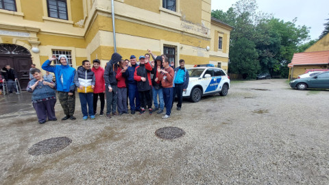 A vidám csapat.