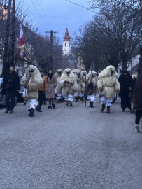 A felvonuás nagyon hangos volt, hogy elűzzék a telet