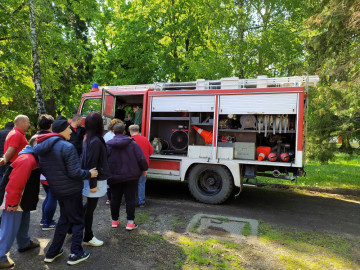 Testközelben a tűzoltó autó