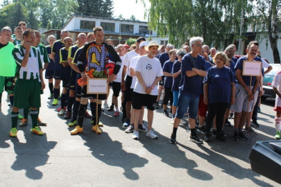 A csapatok felsorakoztak a megnyitóra