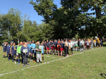 Az ünnepélyes megnyitóra felsorakoztak a csapatok