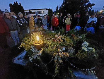 Ég az első gyertya az adventi koszorún