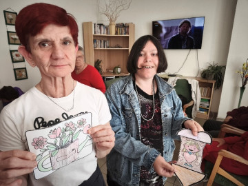 Készülnek az anyák napi üdvözlőlapok