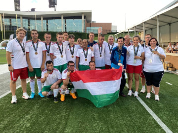 Az ezüstérmes csapat
