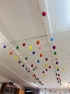 A forfa épület plafonján díszelgő tojások