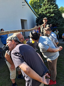 Ellátottjaink szőlőevés közben