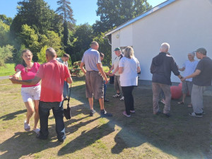 szüreti mulatság a forfa épület előtt