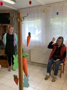 Női ellátottunk is kipróbálta mennyire ügyes a célbadobás játékban.