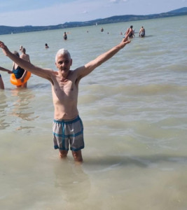 Ellátottunk élvezi a strandolást