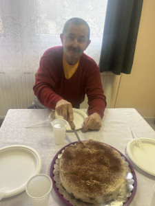 Mosollyal az arcán ünnepelt.