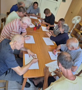 Mindenki papírra vetette gondolatait rajz formájában