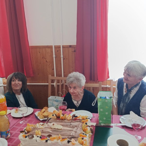 Az ünnepelt családtagjai körében