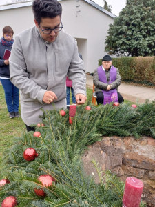 Meggyújtottuk az első gyertyát 