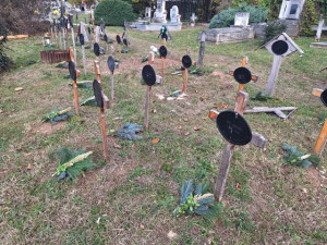 Elhunyt ellátottaink sírjai 