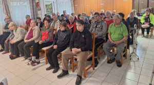 Jelenlévők a szentmisén 