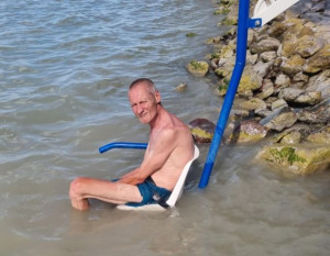 Mozgáskorlátozott ellátottunk a Balatonban.