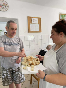 Mindenki megkóstolta az új kenyeret