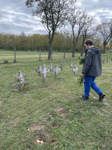 A temetőlátogatás pillanatképei