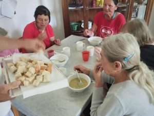 Mindenki megkóstolta az új kenyeret