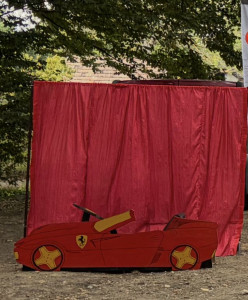 A Ferrari a fotosarokba készült 