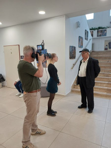 Kissé zavarban