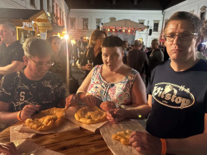 A lángos most sem maradhatott ki