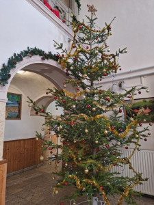 feldíszített karácsonyfa
