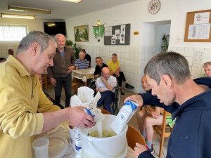 Készül a finom nedű