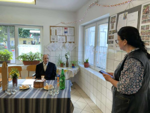 Részlegvezető asszony köszöntése