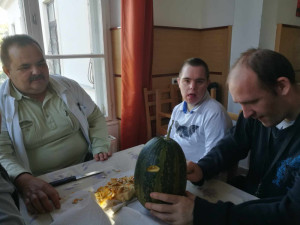 A Haloween kellékei közül nem maradhat el a faragott tök sem