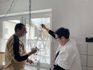 Dekoráció is megy a dobozba