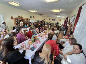 Összegyűltek a dolgozók a nőnap ünneplésére