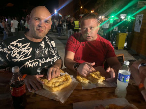 A lángos most sem maradhatott ki