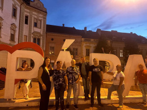 Csoportkép Pápa Fő terén 