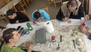 Lakóink festik a köveket