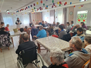 Nagyszámú közönség-hallgatóság