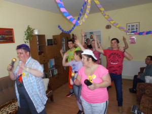 A lakóotthonban a Pa-dö-dő dalára táncoltak a farsangolók