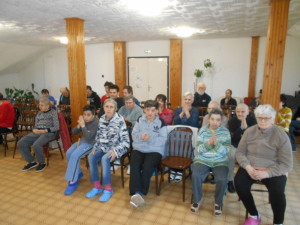 A képen a hittan egy pillanata látható