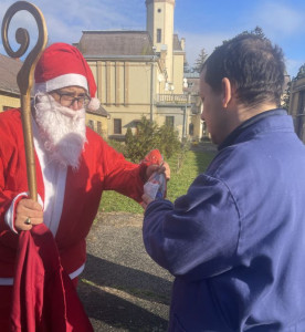 A  fejlesztő foglalkozásban dolgozókhoz el eljött a Mikulás