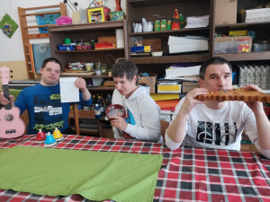 különféle hangszereken zenéltünk