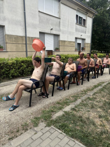 Vízburogatós staféta