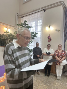 Elláttottunk vers szavalás közben 