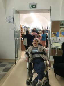 belépés a könyvtárszobába