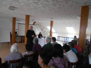 A képen a hittan egy pillanata látható