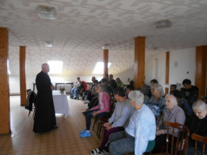 A képen a hittan egy pillanata látható