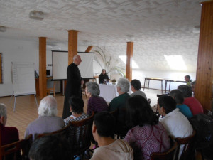 A képen a hittan egy pillanata látható