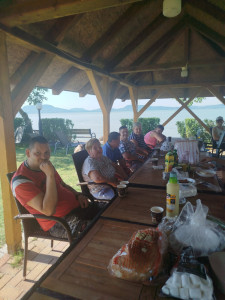 Várjuk a grillkolbászt