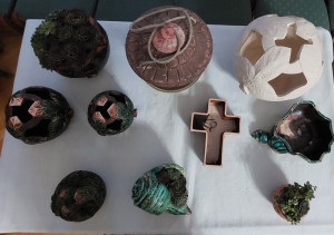 Zöld élet kerámia ölelésben