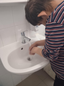felhívtuk ellátottjaink figyelmét a szappannal történő kézmosás fontosságára